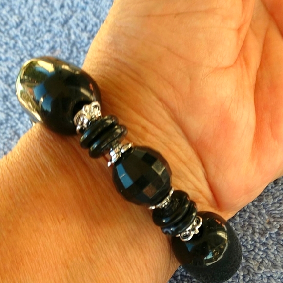 3/$15.🩸Bracelet with Black Art Acrylic Beads No Metal - Picture 3 of 8